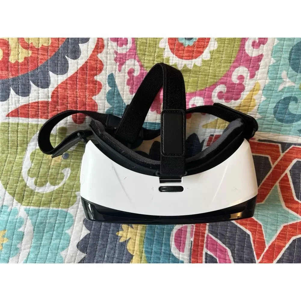 Samsung Gear VR Virtual Reality Headset Powered by Oculus